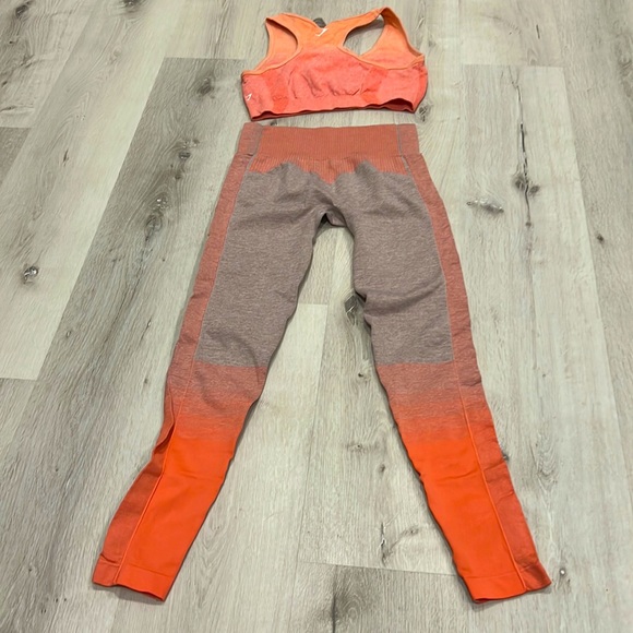 Rare Gymshark Set Amplify Leggings & Sports Bra in Light grey & coral - Picture 4 of 4